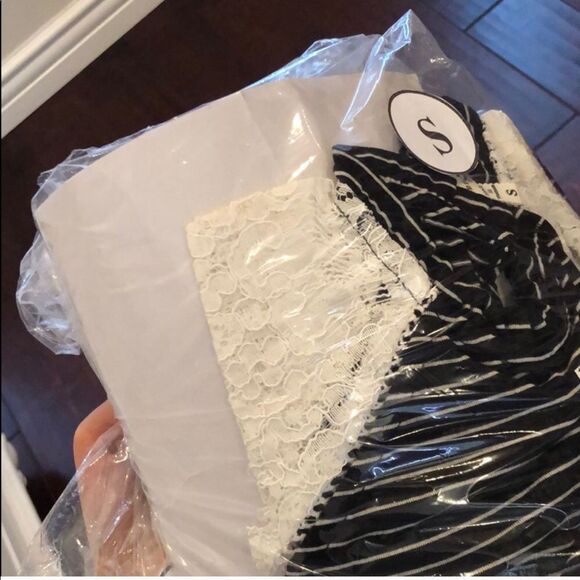 Lace sleeve stripe top - Picture 7 of 8